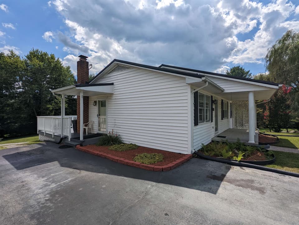 1627 Mud Pike Road, photo 2 of 27