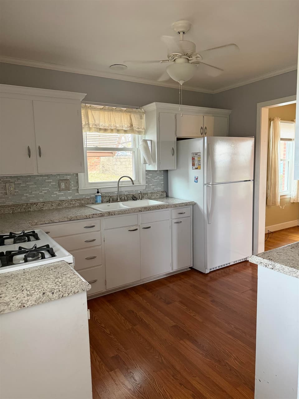 680 Mountainview Drive, photo 15 of 24