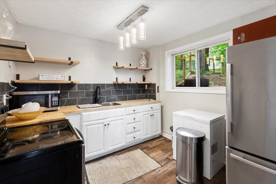 1200 Flint Drive, photo 23 of 40