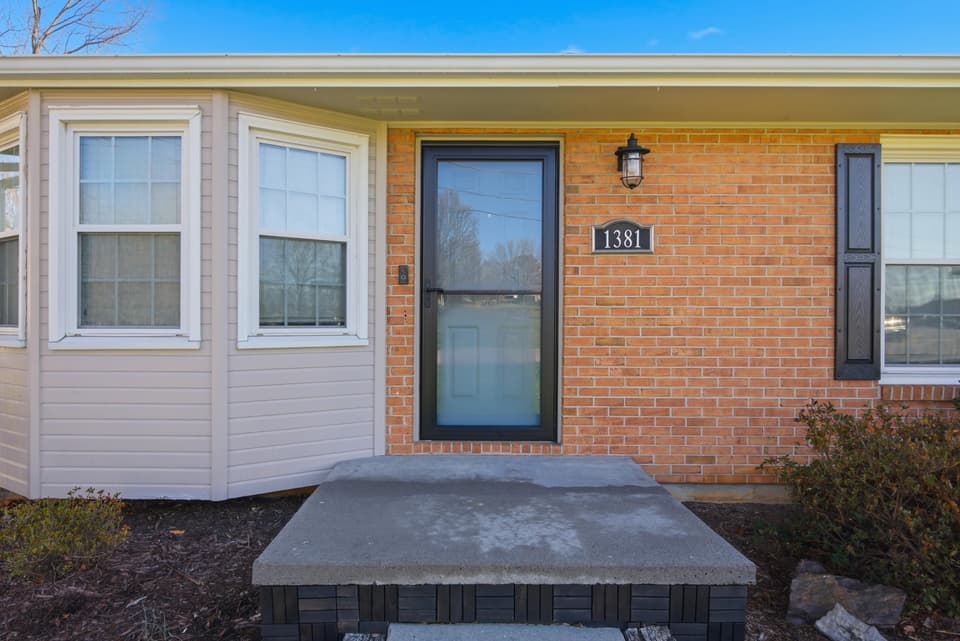 1381 Dow Street, photo 5 of 40