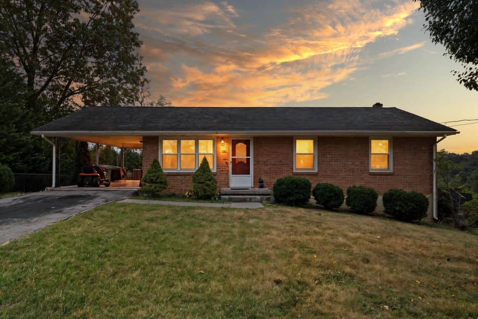 326 Rolling Hills Drive, photo 2 of 40