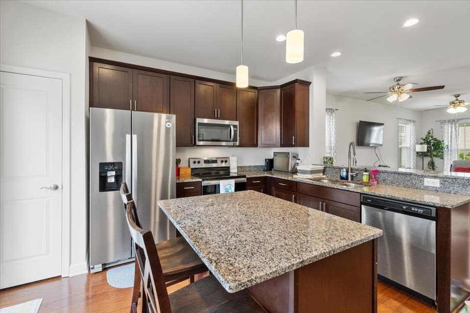325 John Adams Drive, photo 15 of 40