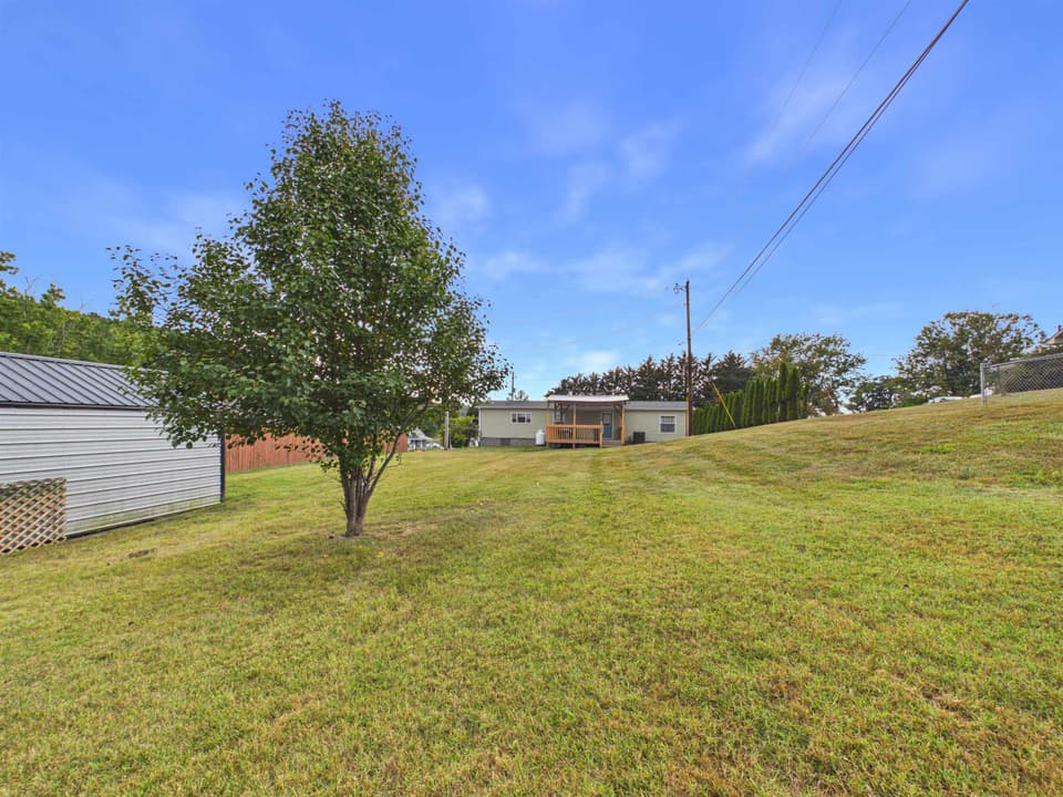 90 Jones Street SE, photo 16 of 17