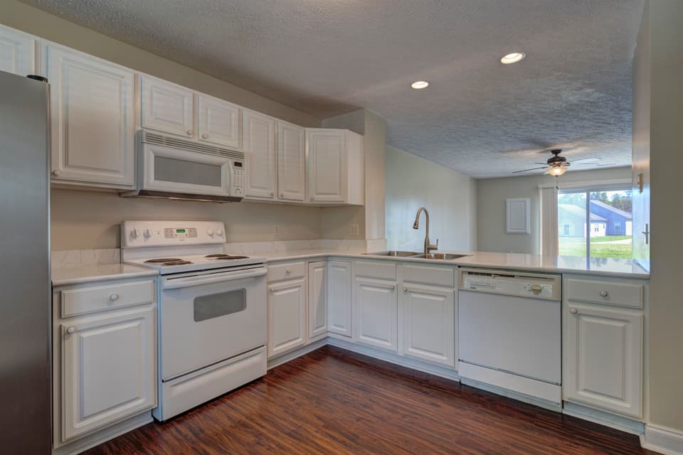 260 Willow Oak Drive, photo 7 of 32