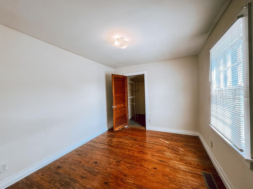 660 NE Liberty Street, photo 6 of 25