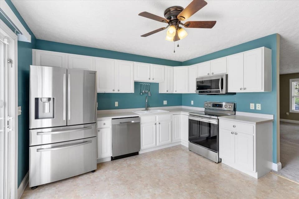 300 Willow Oak Drive, photo 17 of 40