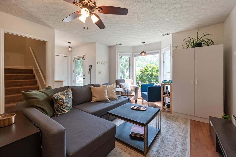 705 Colhoun Street NE, photo 10 of 40