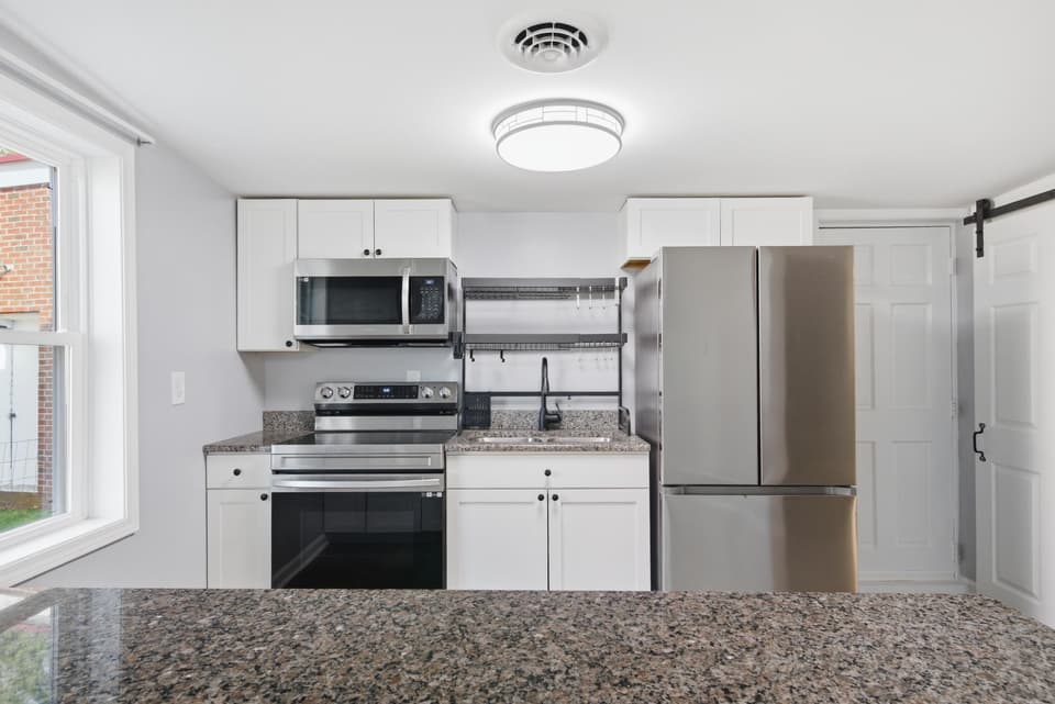 1050 Harless Street NE, photo 9 of 31