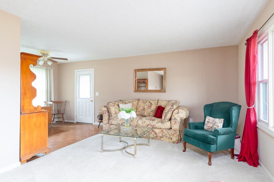 345 Maple Drive, photo 8 of 40