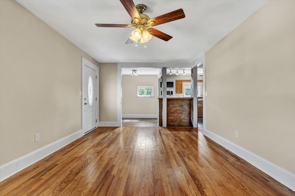 215 S Hill Drive, photo 11 of 37