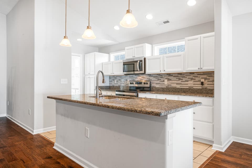 2130 Glade Drive SE, photo 10 of 38
