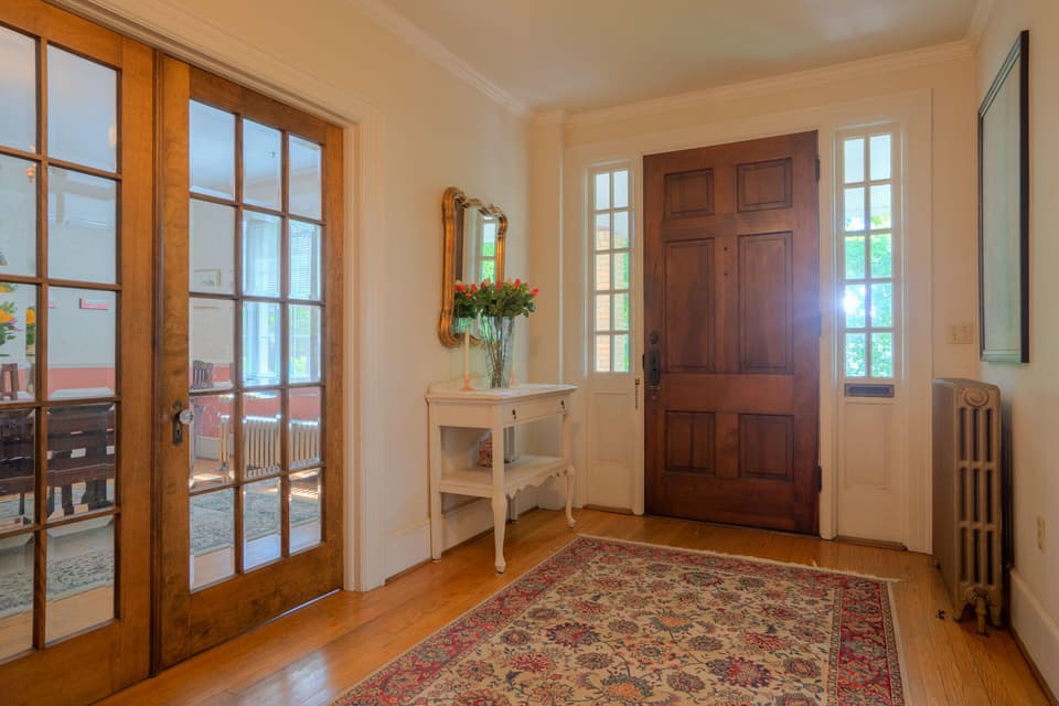 110 E Main Street, photo 7 of 37