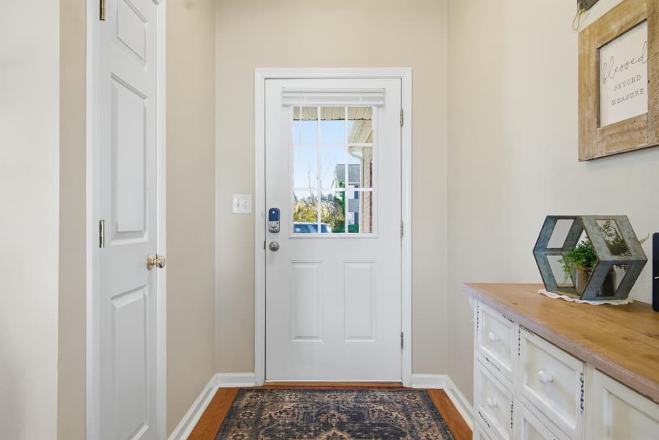 310 Windsor Drive, photo 8 of 40