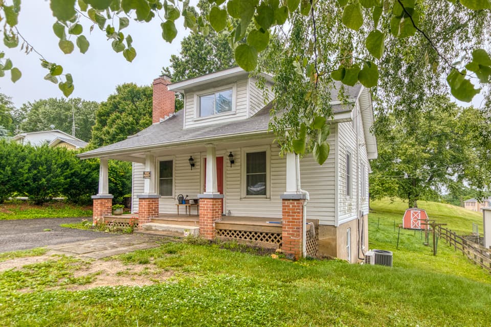 855 E Main St, photo 3 of 35
