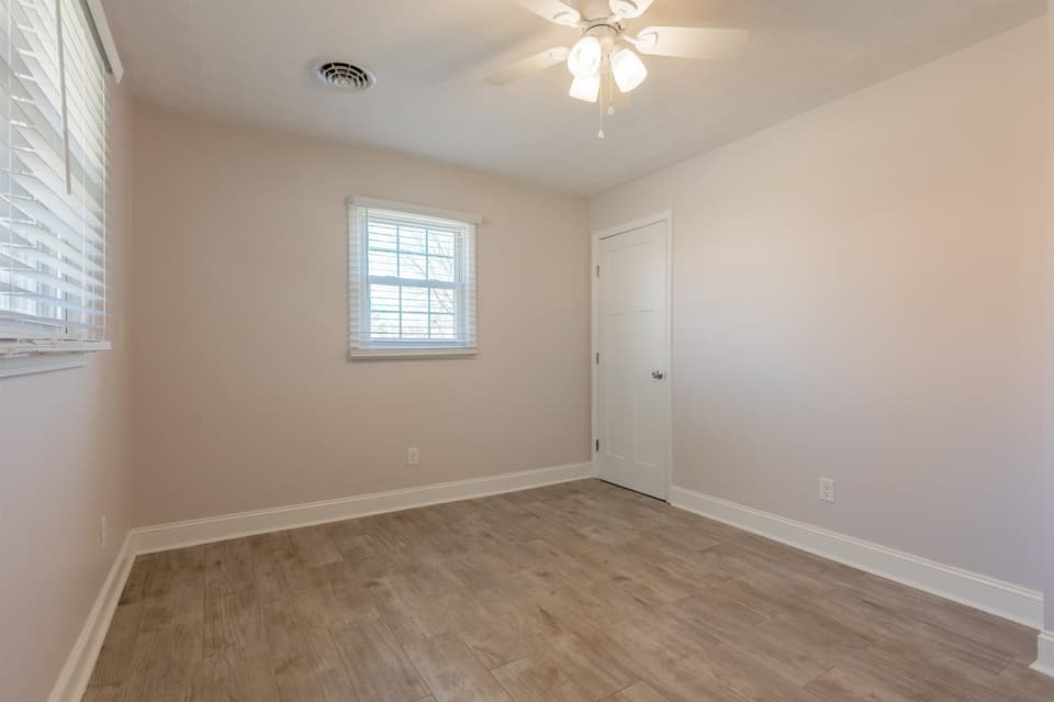 230 Montgomery Street NE, photo 30 of 40