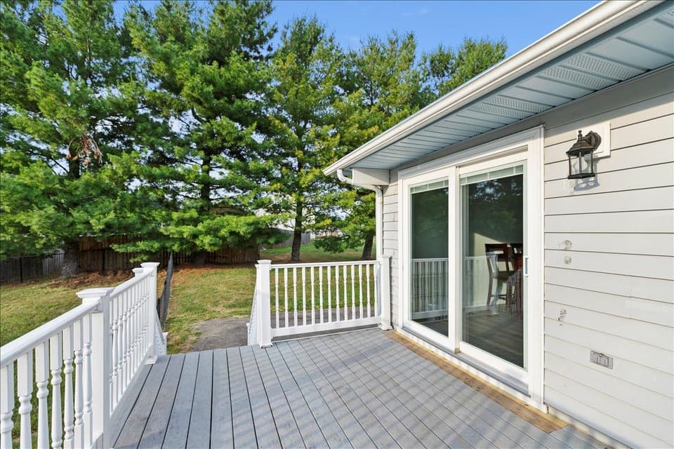 120 SE Howery Street, photo 7 of 40