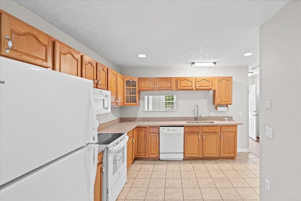 125 SE Jennifer Street, photo 7 of 27