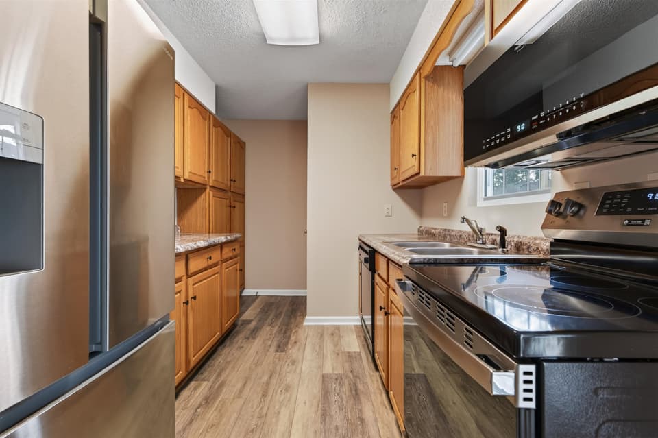 220 Darci Drive SE, photo 10 of 40