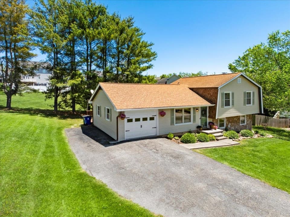 80 Henley Drive, photo 4 of 40