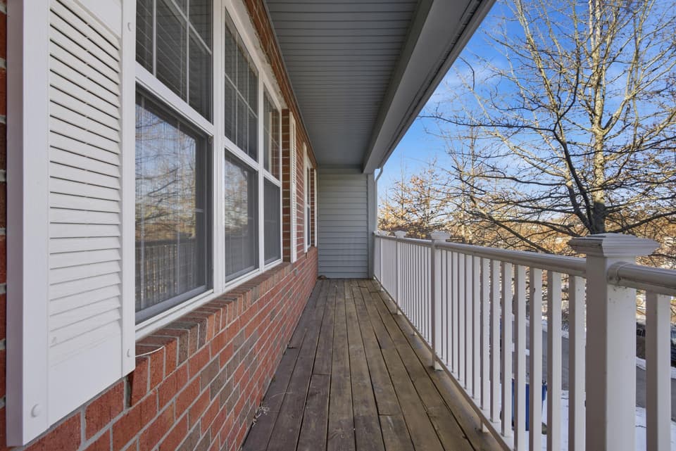 380 Oaktree Boulevard, photo 11 of 40