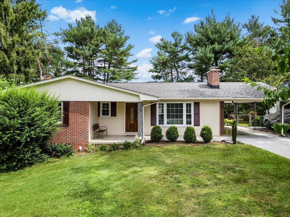 340 Walters Drive, photo 6 of 40