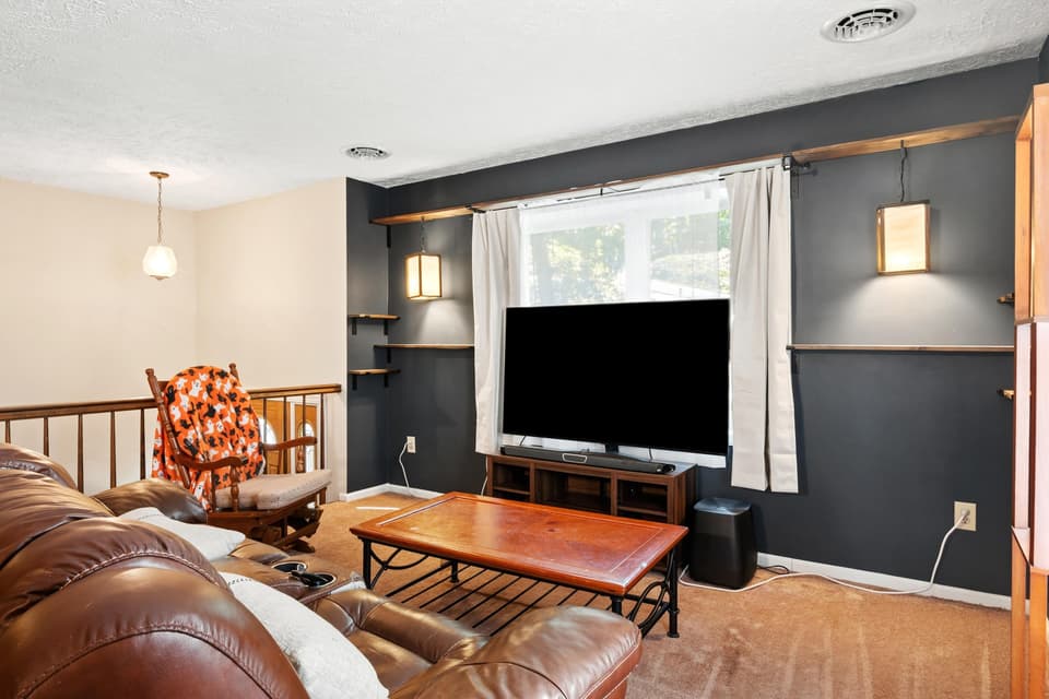 415 Tomahawk Drive, photo 9 of 40