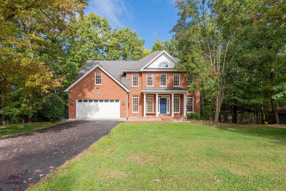 2075 Lubna Drive, photo 2 of 40