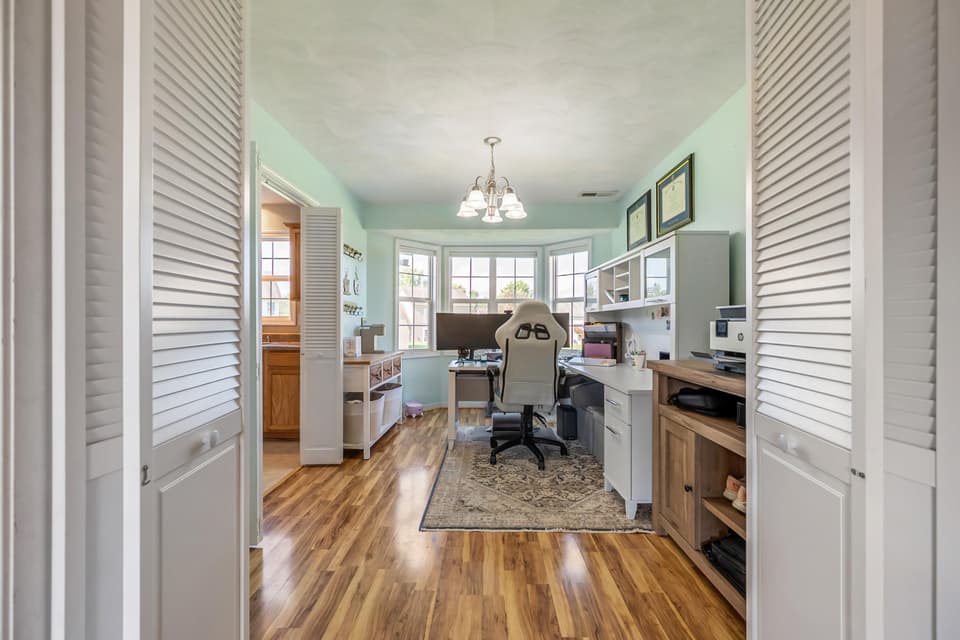 210 Berkshire Drive, photo 9 of 40