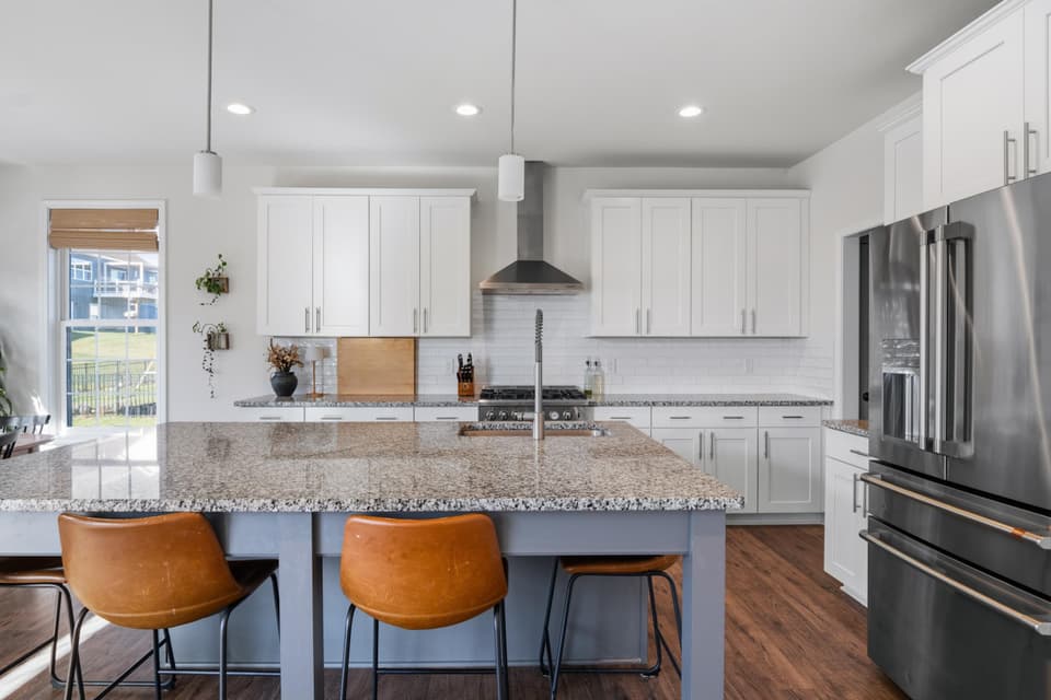 845 Jefferson Circle, photo 3 of 40