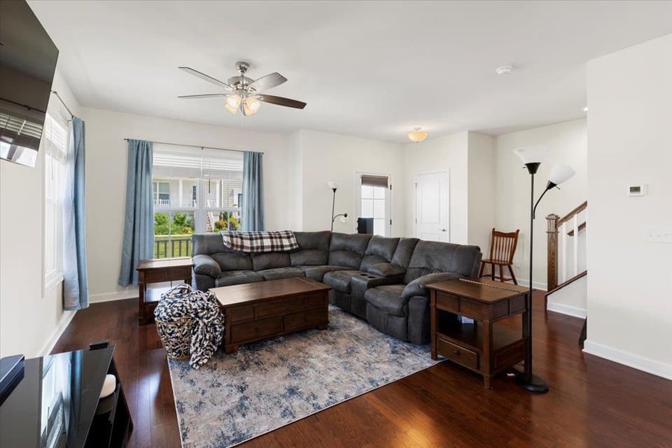 325 John Adams Drive, photo 13 of 40