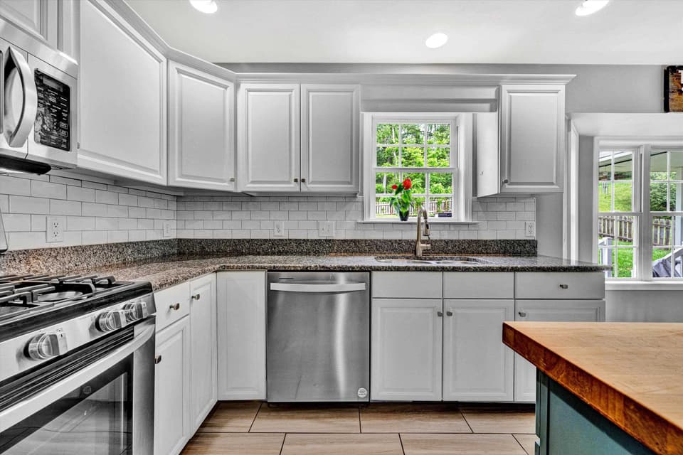 135 Sapphire Avenue, photo 18 of 40