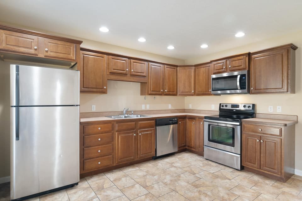 835 College Street, photo 4 of 33