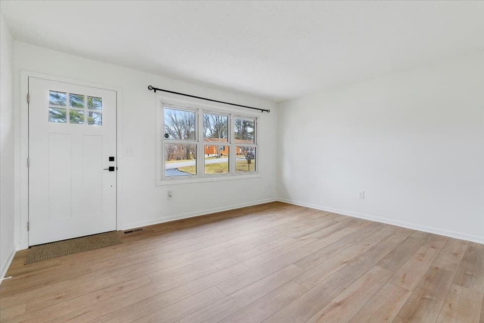 326 Rolling Hills Drive, photo 10 of 40