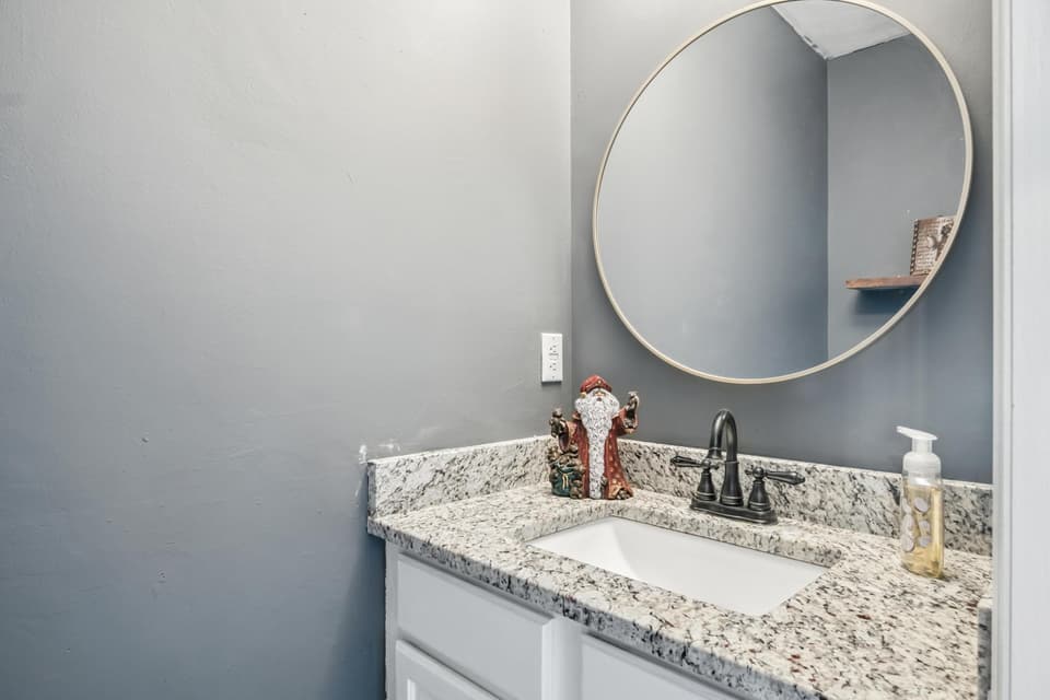 50 Sapphire Avenue, photo 21 of 39