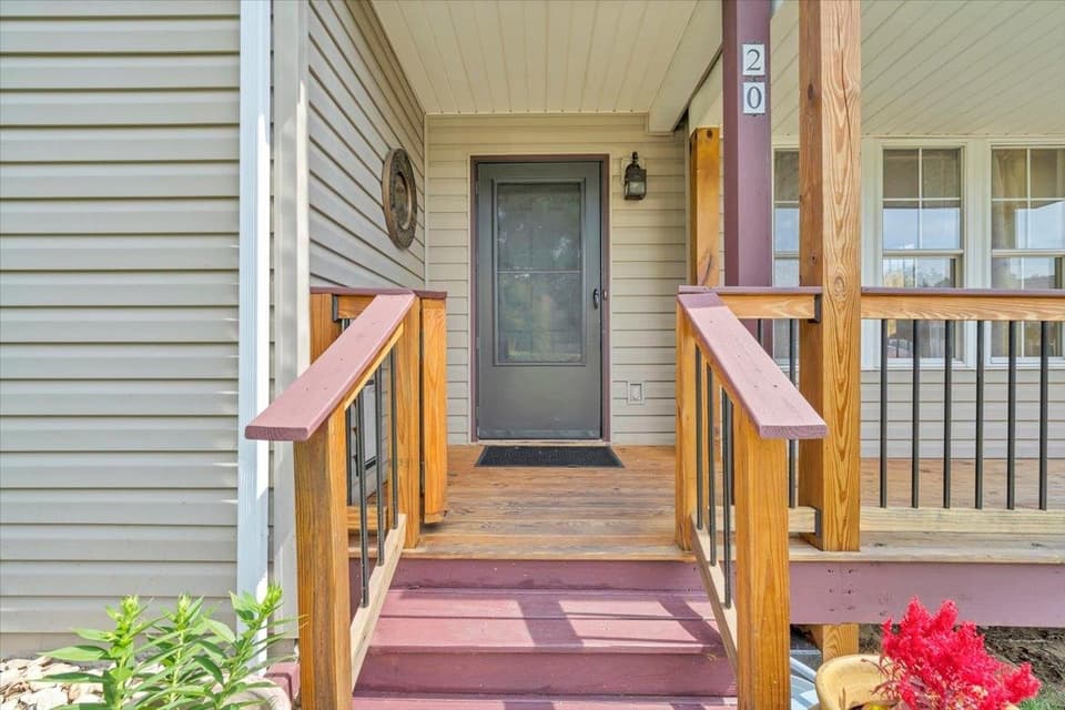 20 Wood Ridge Drive, photo 3 of 40