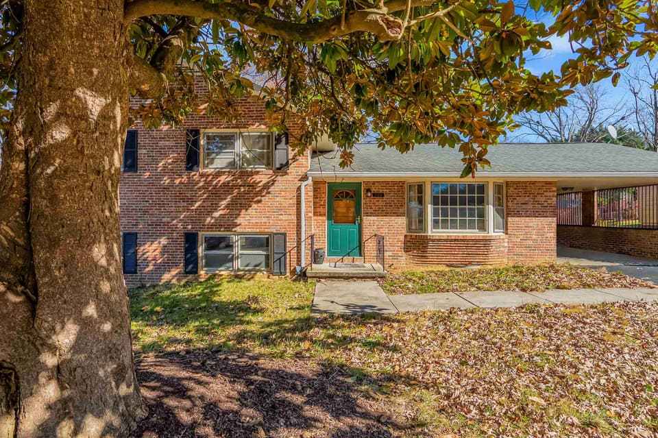 400 Turpin Walk, photo 4 of 40