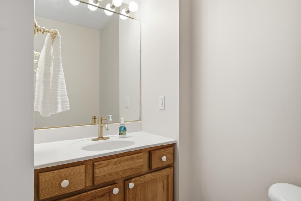 565 Oaktree Boulevard, photo 28 of 31