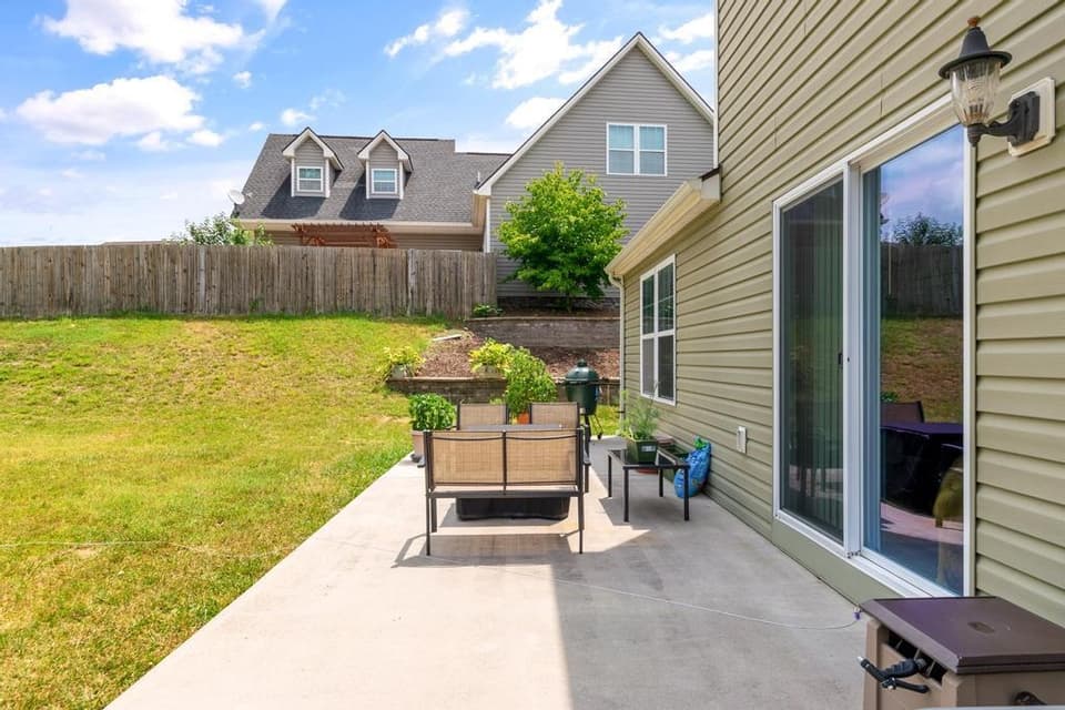205 Robin Hood Drive, photo 5 of 40