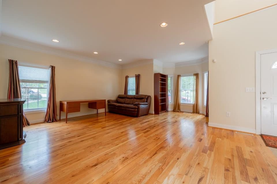 90 Phoenix Boulevard, photo 7 of 40