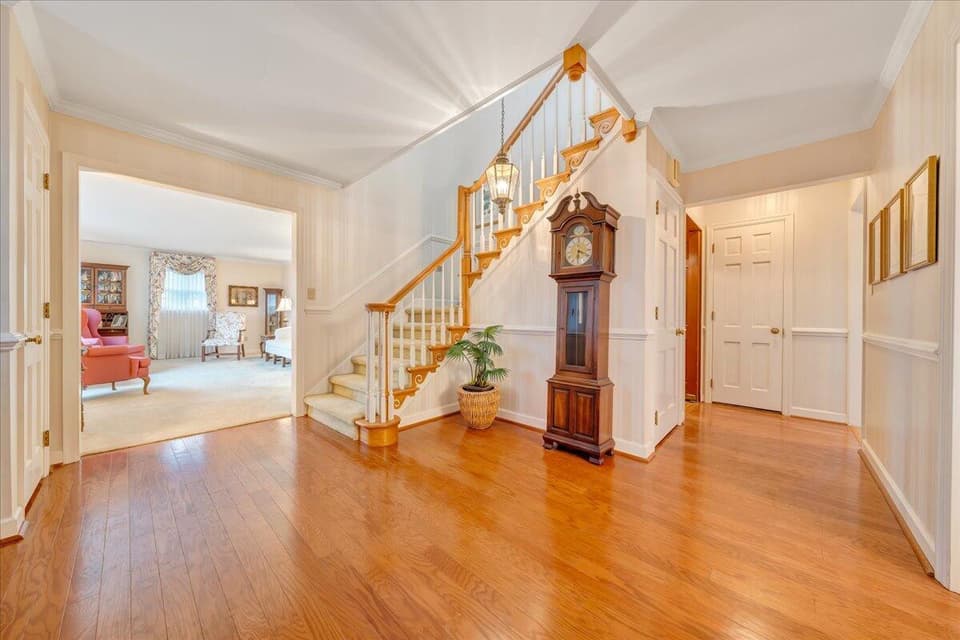 570 Summitridge Rd SW, photo 8 of 36