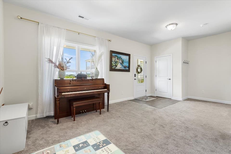 465 John Adams Drive, photo 10 of 40