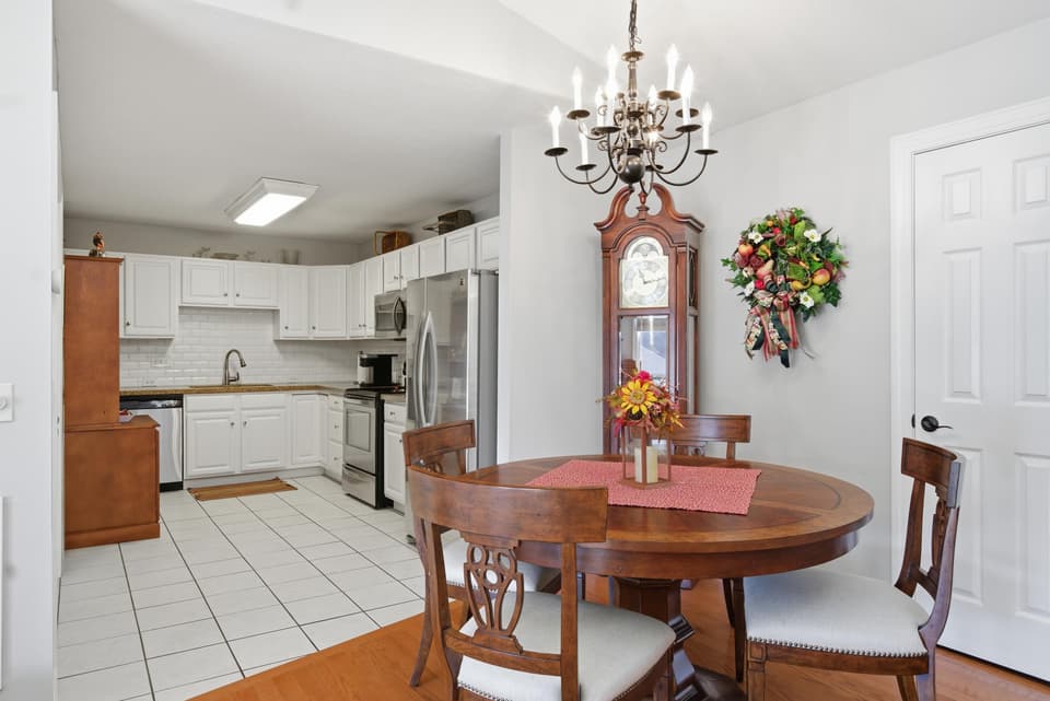 310 Pin Oak Drive, photo 10 of 40
