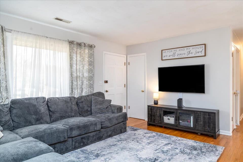 375 Mt Pleasant Rd SE, photo 9 of 40