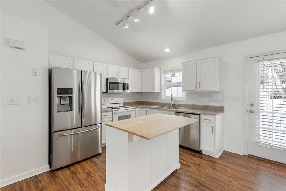 110 Sage Lane, photo 14 of 40