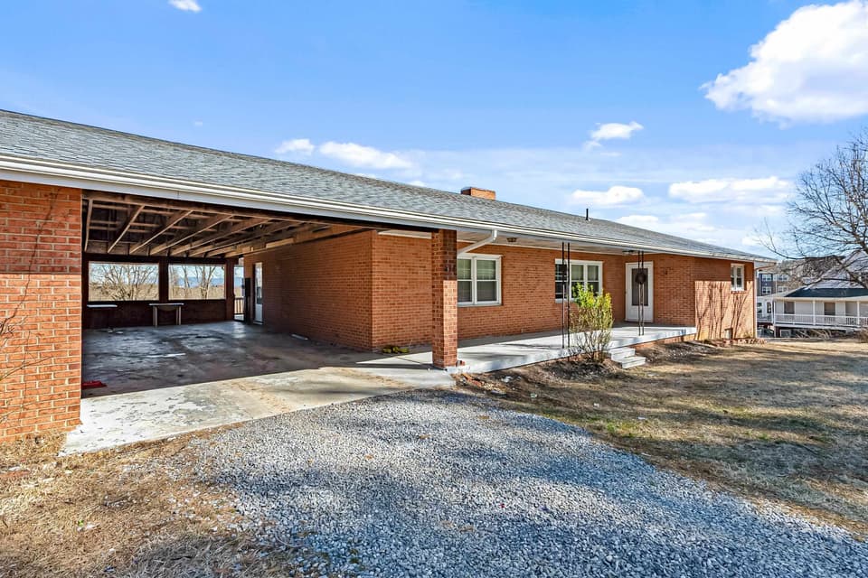 575 Stafford Drive, photo 11 of 40