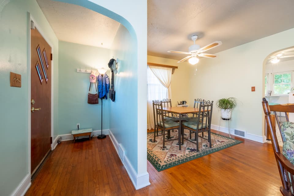 810 College St NW, photo 11 of 38