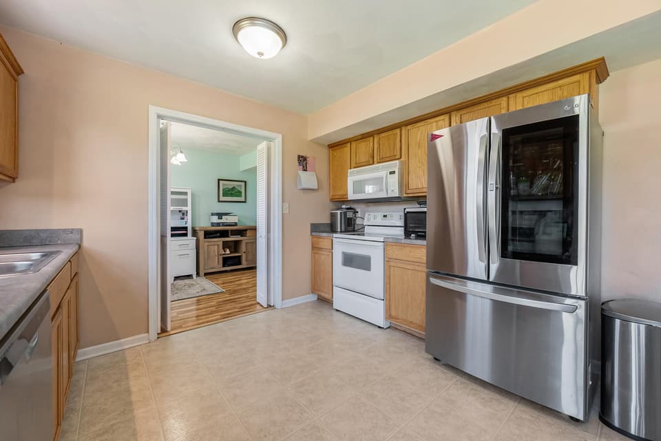 210 Berkshire Drive, photo 15 of 40