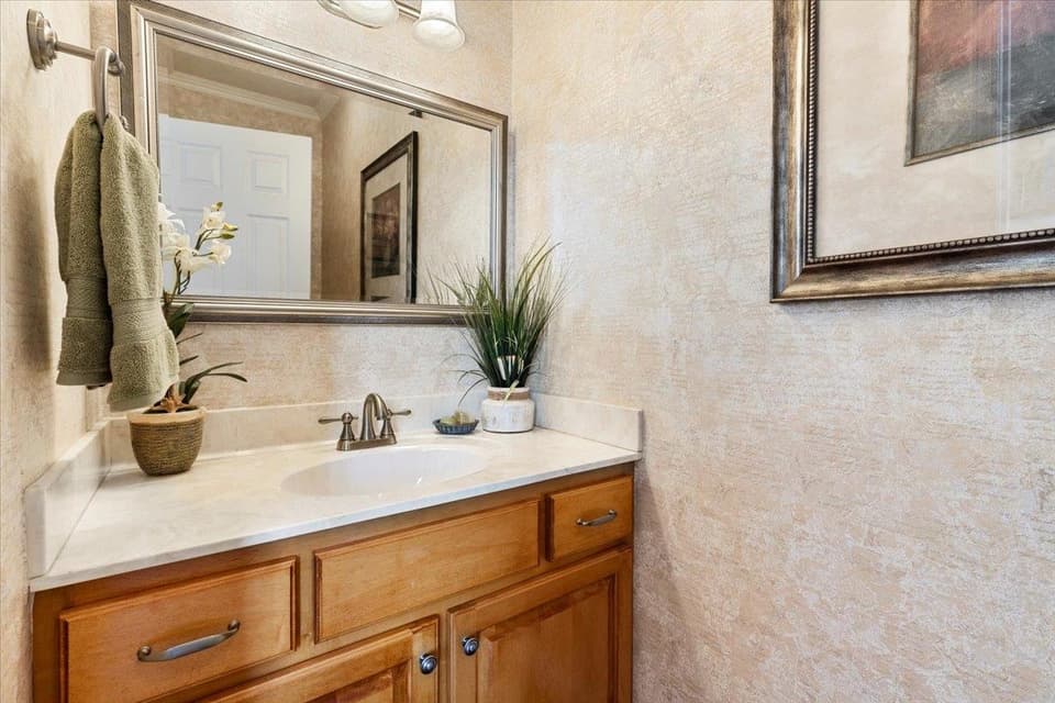 2280 Lake Vista Drive, photo 3 of 40