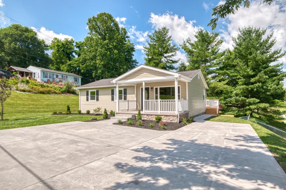 1639 Blair Street, photo 2 of 37