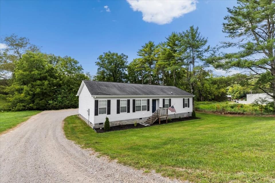 1559 Testerman Drive, photo 3 of 38